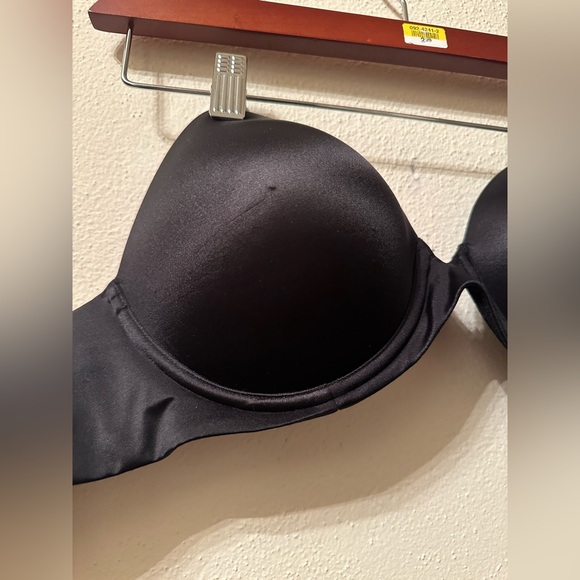 Black Victoria’s Secret multiway strapless bra NWT 32DD small snag - Picture 2 of 8